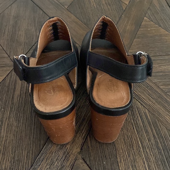 Clarks Artisan's Briatta Key Women's Adjustable Strap
Peep-Toe Heels - Picture 3 of 8